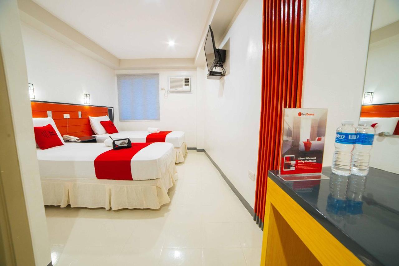 Reddoorz Plus Near San Pedro Cathedral Hotel Davao Exterior photo