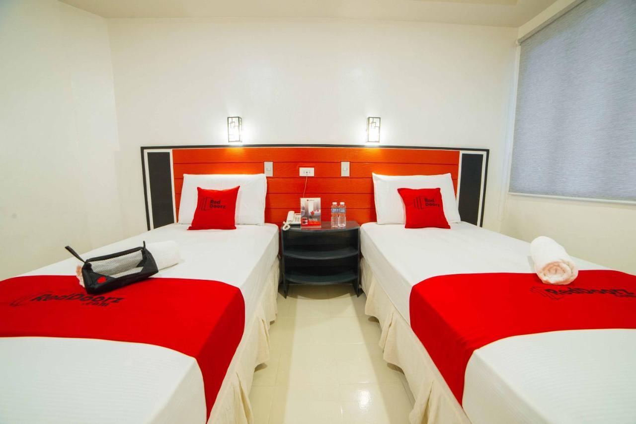 Reddoorz Plus Near San Pedro Cathedral Davao Exterior photo