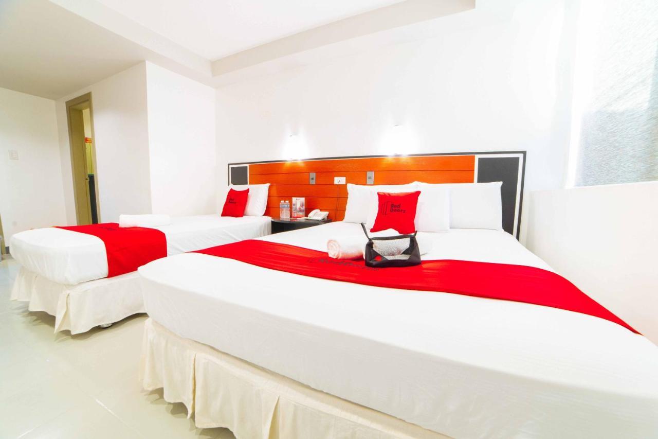 Reddoorz Plus Near San Pedro Cathedral Davao Exterior photo